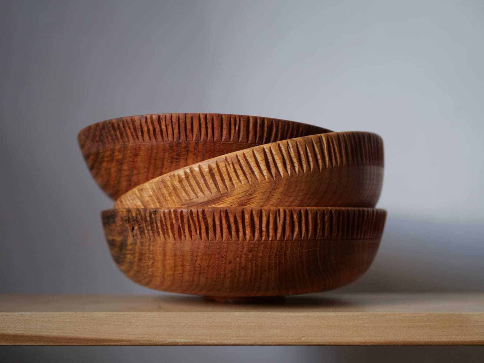 Tournage de bols en bois artisanaux